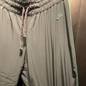 Nike Sportswear Capri bottoms